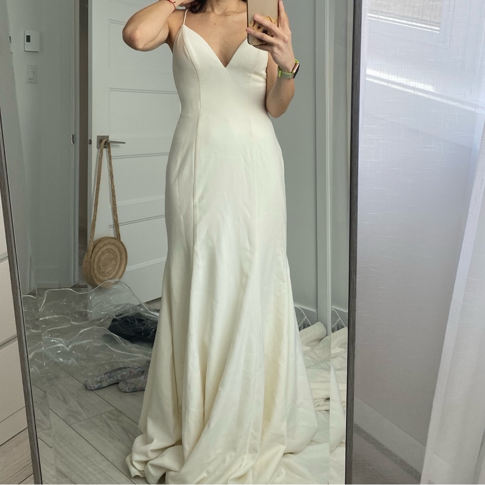 Allure Bridals Cream V-Neck Wedding Dress size 4